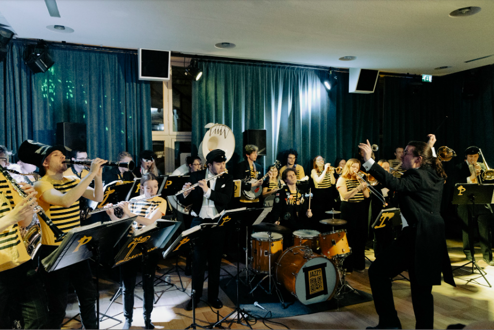 Promenadorquestern och med Baletten Paletten